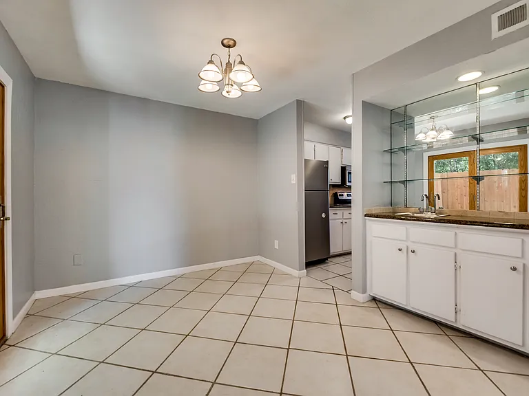 2205 Park Hill Dr — Photo 7