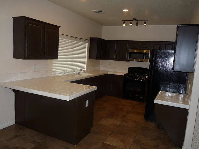 7845 Meadow Creek St — Photo 4
