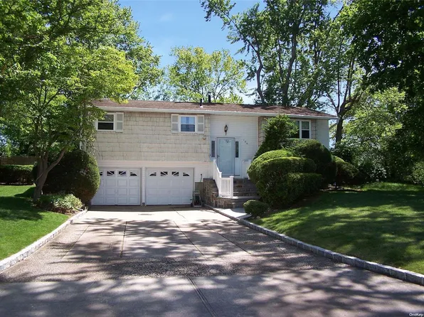 106 Strauss Avenue, Selden, NY 11784
