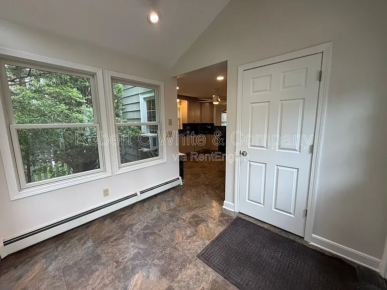 36 Pomeroy Ave — Photo 8