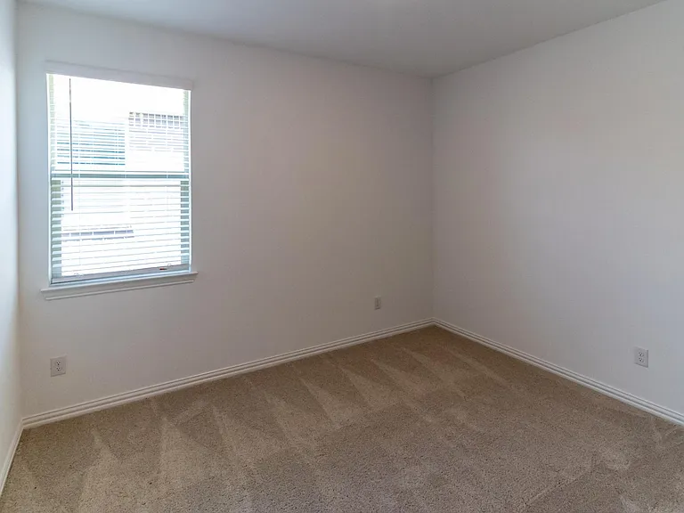 1837 Lake Grove Dr — Photo 11