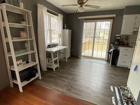 3rd image of 107 Holly Ln