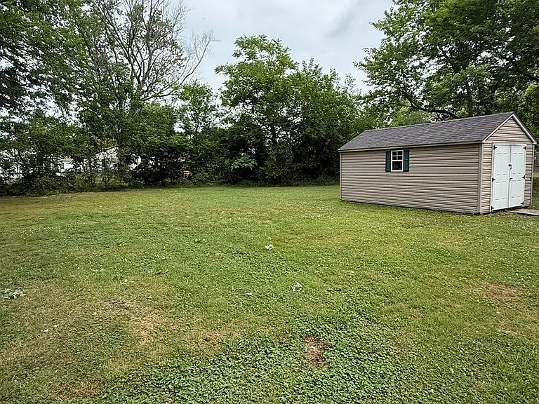419 Oakley St — Photo 19