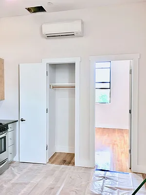 Rented by Manhattan Management LLC | media 85
