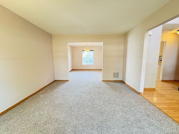 3rd image of 794 Meadowridge Dr