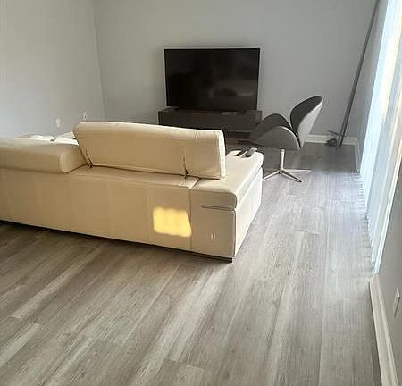 5th image of 4019 Palm Bay Cir APT A