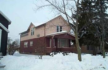 1st image of 913 6th Ave W