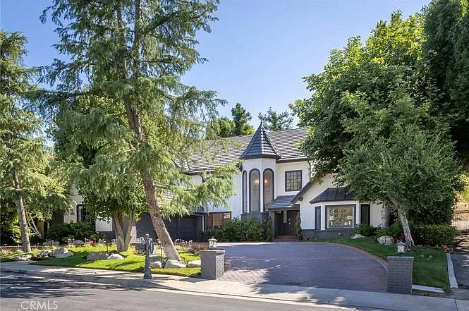 5 bed, 4545 sqft, $18,000 — Photo 2