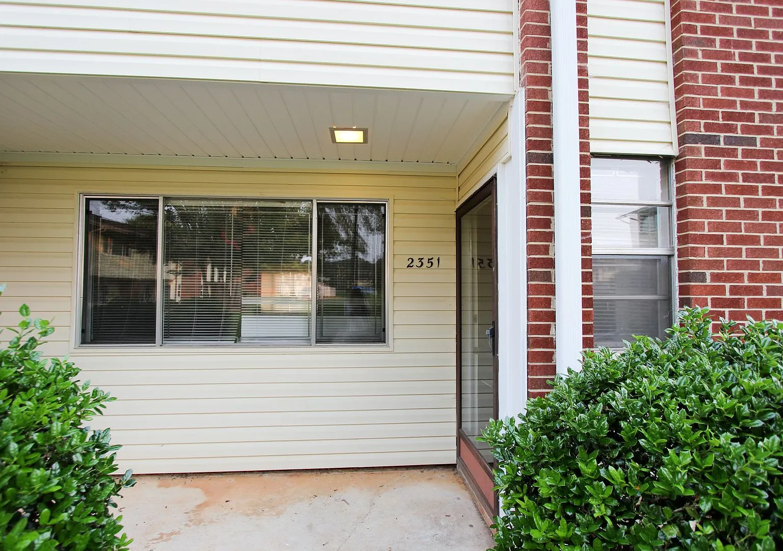 2 bedroom, 2.5 bath townhouse-style condo located across from NC State's Centennial Campus — Photo 1