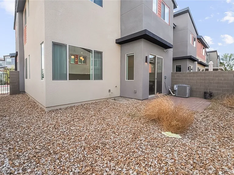 3192 Vittoria Ave — Photo 22