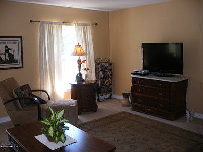 4th image of 6065 Robbins Cir N