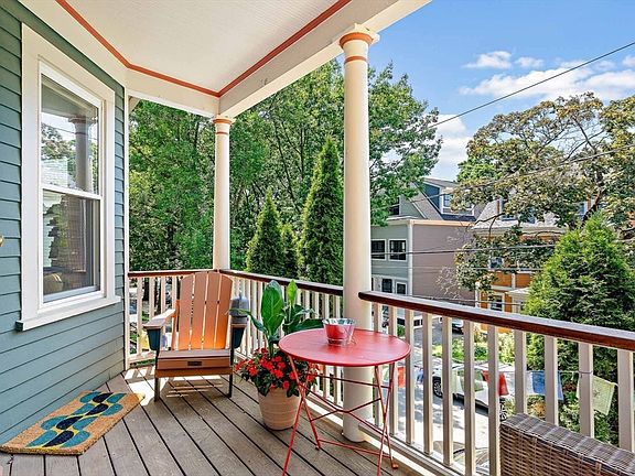 5th image of 25 Banks St #2