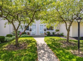 678 Eastbrooke Ln, Rochester, NY 14618