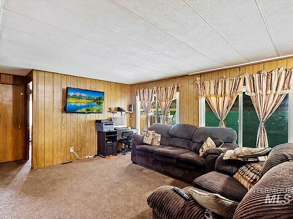 3rd image of 140 2nd Ave W