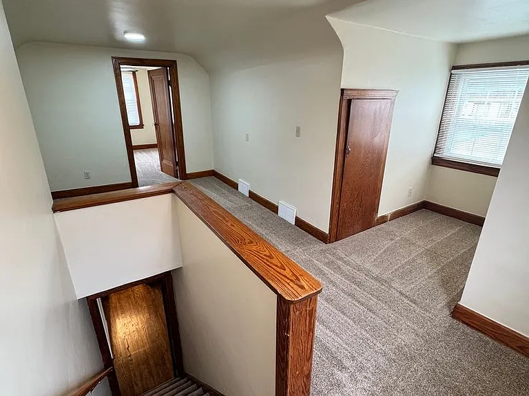 832 Lawrence Ave — Photo 12