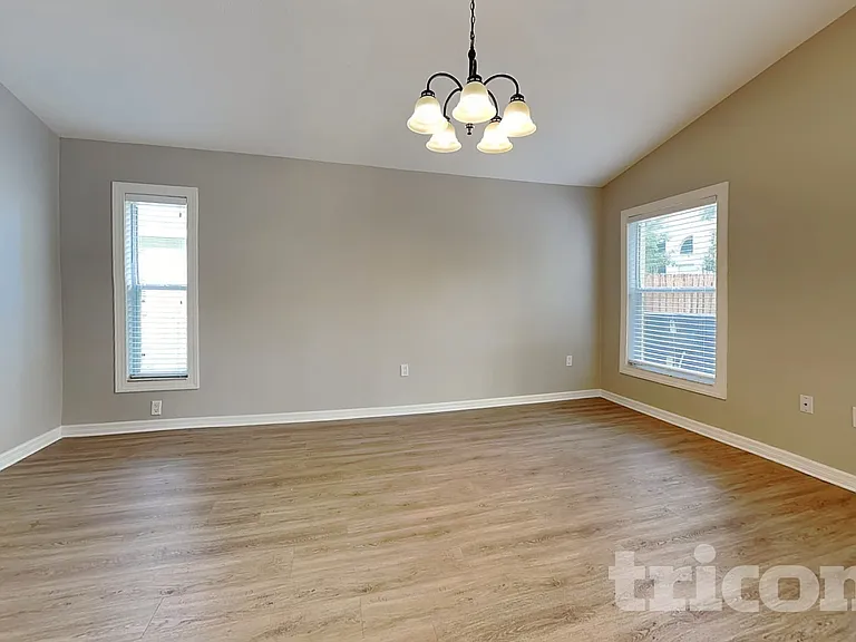 2517 Clareside Dr — Photo 5