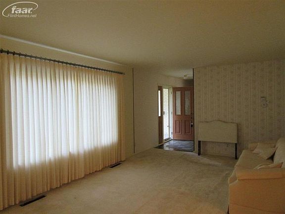 3rd image of 512 Leland St