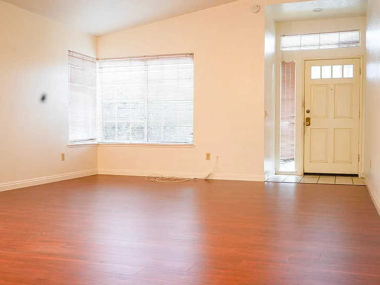 2336 Honeysuckle Way — Photo 3