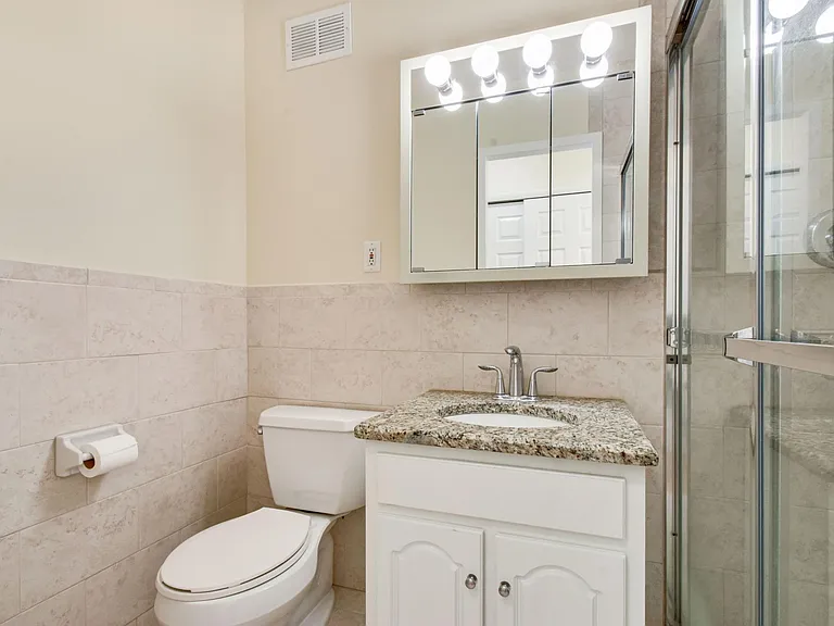 Heritage House Apartments — Photo 26