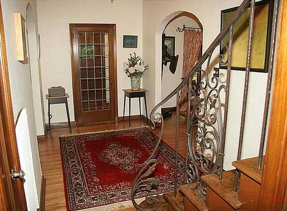 4th image of 2437 Meadowwood Dr