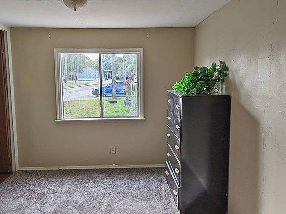 5th image of 313 N Greenway Dr