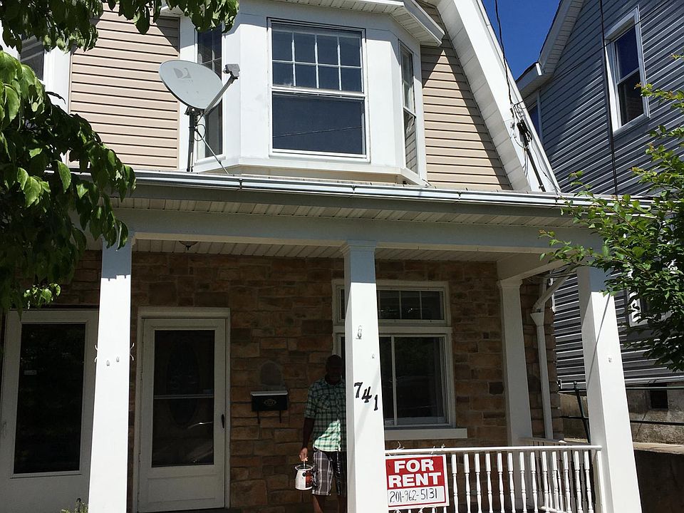 2nd image of 741 Fiot Ave