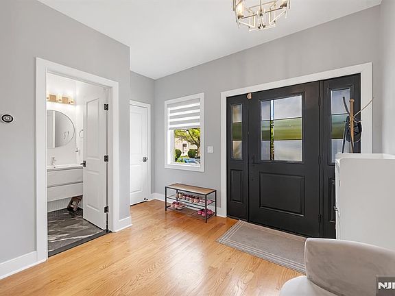 5th image of 230 Park Ave