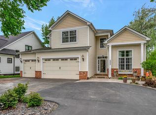 5952 Woodward Ave, Downers Grove, IL 60516