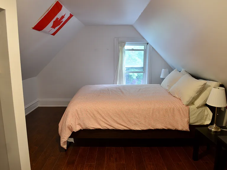 458 Gladstone Ave — Photo 9