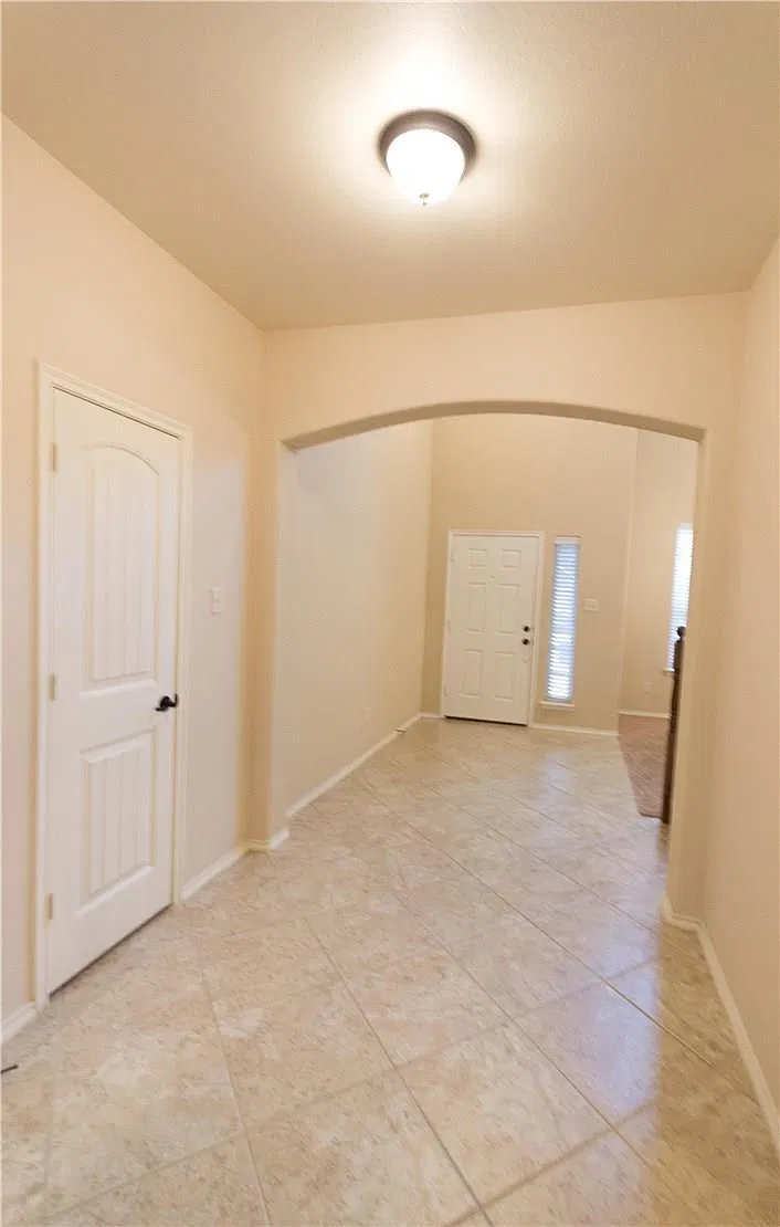 4 bed, 2928 sqft, $2,795 — Photo 2