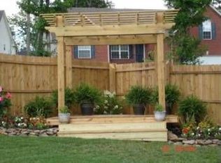 2004 Summit Ln, La Vergne, TN 37086