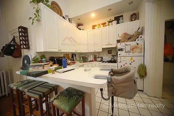 Rented by Metropolitan Realty | media 42