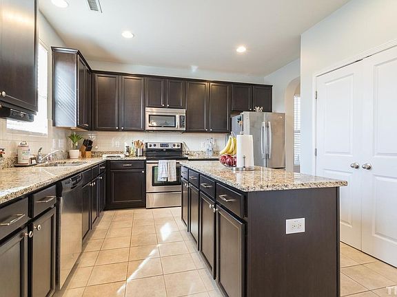 5th image of 1112 High Fox Dr