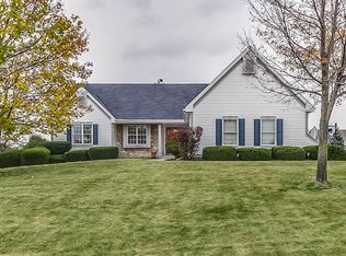 N64W13796 Cobblestone Dr, Menomonee Falls, WI 53051
