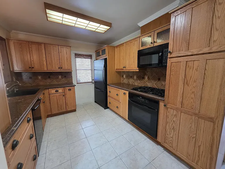 2312 Finch Ln — Photo 5