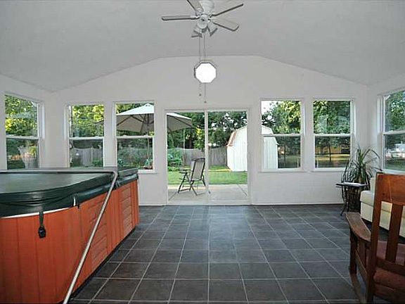 5th image of 1735 Desoto Ln