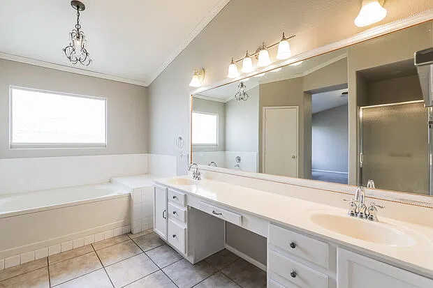 4 bed, 2.5 bath, 1685 sqft, $2,379 — Photo 3