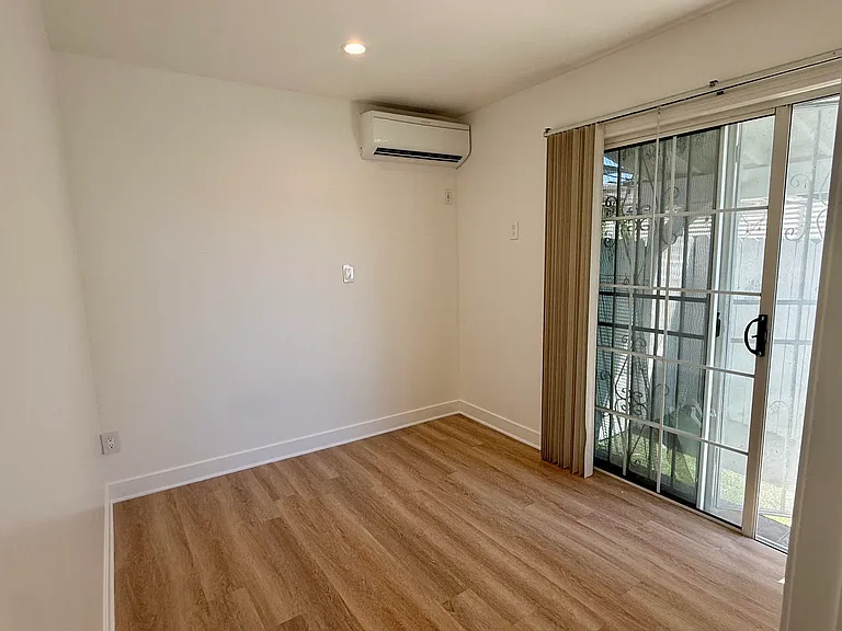 6445 Tujunga Ave #1/2 — Photo 11