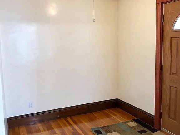 2nd image of 32 Rawson Rd #32
