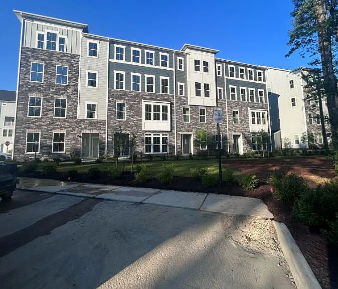 8020 Lake Laurel Ln #B — Photo 23