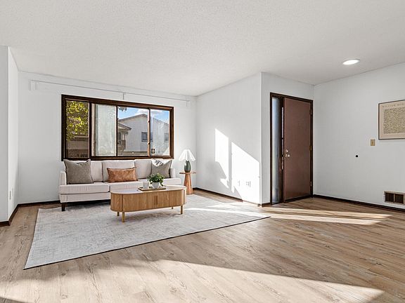 2nd image of 4090 Foss Rd #139