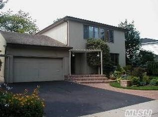1884 Leslie Ln, Merrick, NY 11566