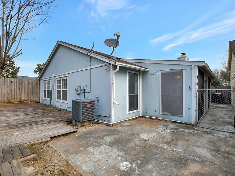 7619 Lemma Dr — Photo 32