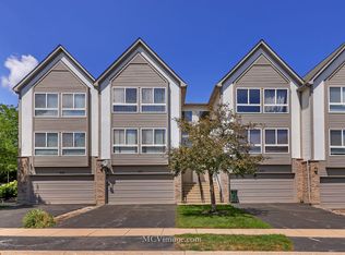 662 Fountainview Dr, Mundelein, IL 60060