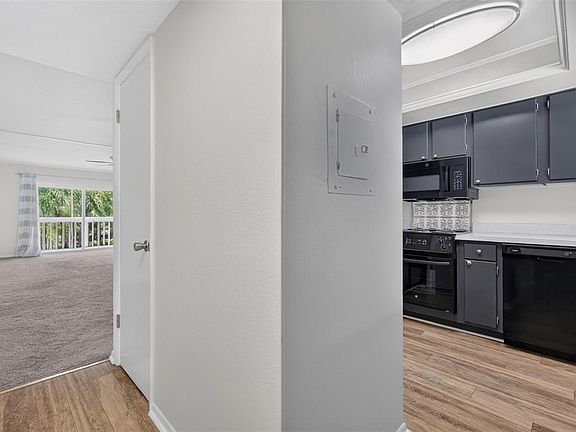 5th image of 101 N GRANDVIEW STREET #203