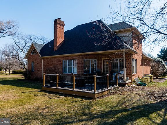 3rd image of 902 Mahone Dr
