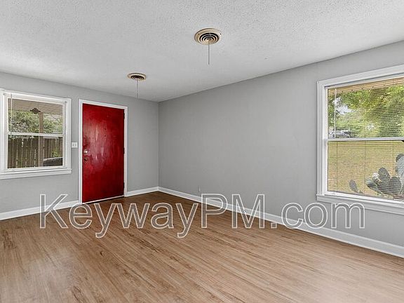 3rd image of 3018 Acorn Rd