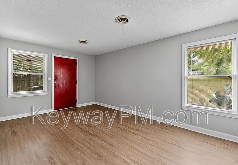 3018 Acorn Rd — Photo 3