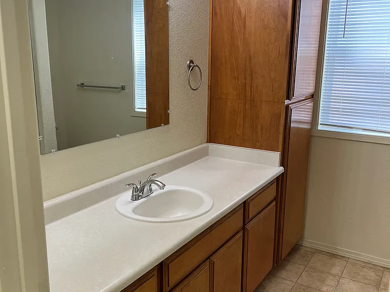 855 NE Victoria St #9 — Photo 4