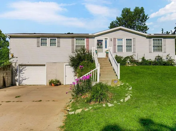 1802 S 136th St, Bonner Springs, KS 66012